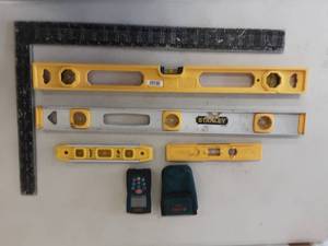 lot 18 image: Square, Levels, Bosch Distance Measurer