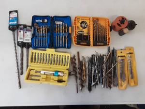 lot 19 image: Lot Of Assorted Drill Bits & Drivers