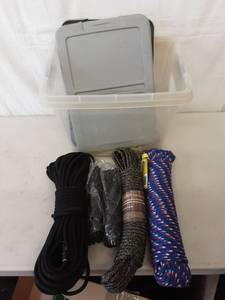 lot 41 image: Tote With Lid & New Ropes