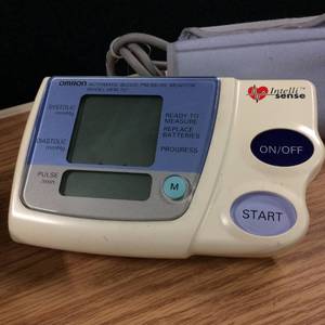 lot 18 image: Omron HEM-757 Auto Blood Pressure Monitor with IntelliSense - Excellent Working Condition