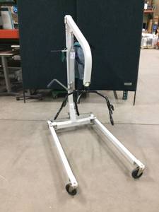 lot 39 image: Hoyer Haudraulic Patient Lift&nbspHydraulic Bedside with Sling On Wheels - Many Uses For This Powerful Lift - Mechanics, Veterinary Clinics, Etc.