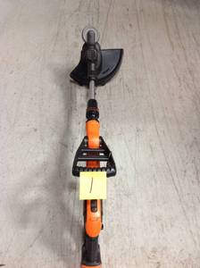 lot 1 image: BLACKDECKER 12 in. 20-Volt MAX Lithium-Ion Cordless 2-in-1 String Grass TrimmerLawn Edger in good condition