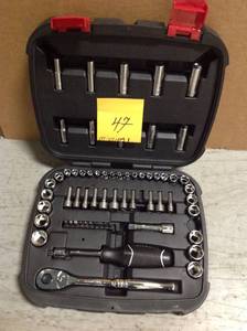 lot 47 image: Husky Mechanics Tool Set (65-Piece)  MISSING 1 PC