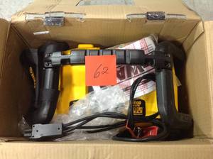 DEWALT 2800 Peak Amp Jump Starter 1000-Watt Power Inverter with Digital Compressor in good condition