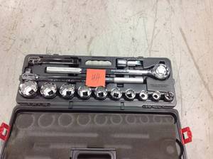 Husky 34 in. Drive Ratchet and SAE Socket Set (14-Piece) in good condition