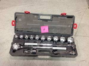 Husky 34 in. Drive Ratchet and SAE Socket Set (14-Piece) in good conditions