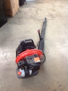ECHO 233 MPH 651 CFM 63.3cc Gas 2-Stroke Cycle Backpack Leaf Blower with Tube Throttle in working conditions