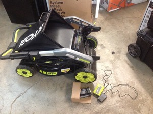 RYOBI 21 in. 40-Volt Brushless Lithium-Ion Cordless SMART TREK Self-Propelled Walk Behind Mower with 6.0Ah Battery and Charger in good conditions