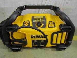 DEWALT 2800 Peak Amp Jump Starter 1000-Watt Power Inverter with Digital Compressor used in working condition