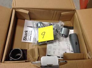 lot 9 image: Shark Navigator Lift-Away Deluxe Bagless Vacuum Cleaner with Appliance Wand in good conditions