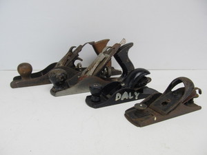 lot 169 image: 4 Vintage Woodworking Planes