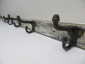lot 183 image: Reclaimed Wood & Cast Iron Hook Hat or Coat Rack