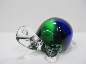 lot 159 image: Hand Blown Art Glass Turtle Paperweight