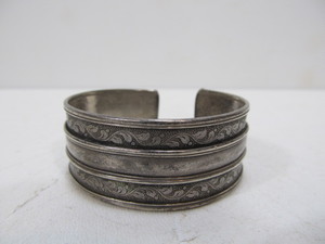 lot 116 image: Old Vintage Wide Band Sterling Silver Cuff Bracelet