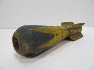 lot 83 image: Old Vintage Hand Painted Trench Art Mortar Shell