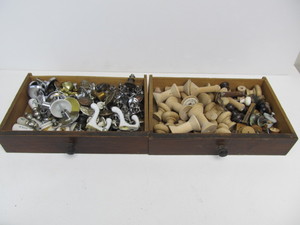 lot 93 image: Large Lot of Vintage etc Cabinet & Drawer Pulls & Other Hardware