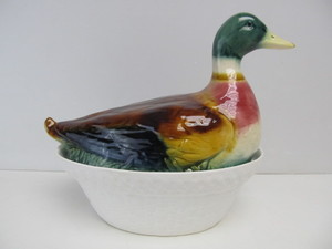 lot 98 image: Large Vintage Ceramic Covered Casserole Dish wMallard Duck Lid