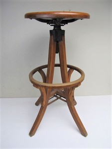 lot 106 image: Antique Quartersawn Oak Swivel Drafting Stool
