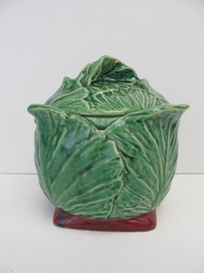 lot 54 image: Signed Vintage McCoy CabbageLettuce Grease Jar