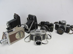 lot 190 image: Lot of Vintage Cameras