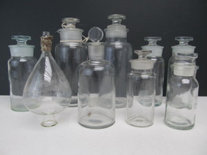 lot 195 image: Group of Old Vintage Glass Pharmacy Bottles wTops