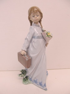 lot 11 image: Signed LLADRO Collectors Society 1988 School Days Porcelain Figurine