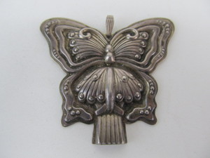 lot 17 image: Signed Vintage REED & BARTON Sterling Silver Butterfly Whistle