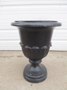 lot 203 image: Large Cast Iron Garden Urn