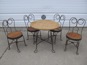 lot 205 image: Set of Antique ROYAL M.M. Chicago Childs Size Wrought Iron & Wood Ice Cream Parlor Table & chairs