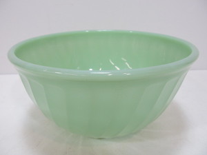 lot 218 image: Vintage Fire King Jadeite Swirl Mixing Bowl