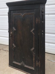 lot 244 image: Antique English Hanging or Floor Corner Cabinet wOriginal Key