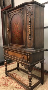 lot 246 image: Ornate Vintage 2-Piece Hutch