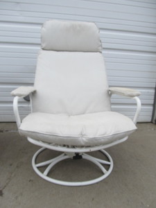 lot 250 image: Set of 2 Matching Outdoor PatioDeck Reclining Swivel Lounge Chairs
