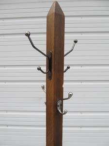 lot 247 image: Antique Arts & Crafts Period Oak HatCoat Rack