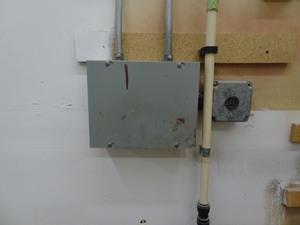 lot 4 image: Small paint booth with control box
