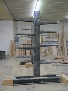 lot 31 image: Steel Tree steel racking, 2 arms