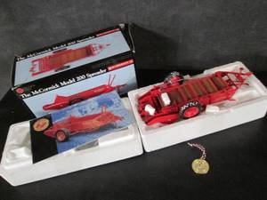 lot 15 image: Ertl Collectibles Precision Classic...