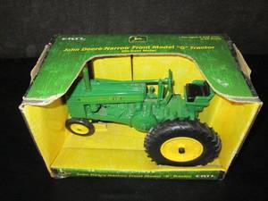 lot 22 image: Ertl John Deere Narrow Front Model ...