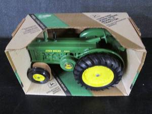 lot 29 image: Ertl Collectors Edition Series II ...