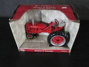 lot 36 image: Ertl McCormick Farmall Super C Trac...