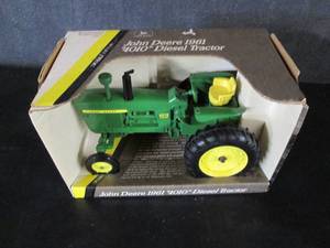 lot 39 image: Ertl Collectors Edition Model 401...