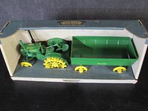 lot 41 image: Ertl John Deere Standard 1931 GP Tr...