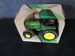 lot 48 image: Etrl John Deere Utility Tractor 255...