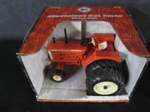 lot 54 image: Ertl Allis-Chalmers D-21 Tractor 1...