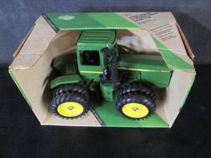 lot 58 image: Ertl John Deere 4-Wheel-Drive Tract...