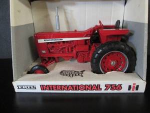 lot 68 image: Ertl Case International 756 Tractor...