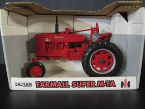lot 69 image: Ertl McCormick Farmall Super-M-TA T...