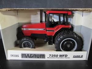 lot 72 image: Ertl Case IH 7250 Magum Mechanical ...
