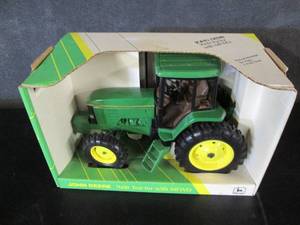 lot 74 image: Ertl John Deere 7600 Tractor With M...
