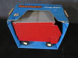 lot 80 image: Ertl Farm Country Forage Wagon 116...